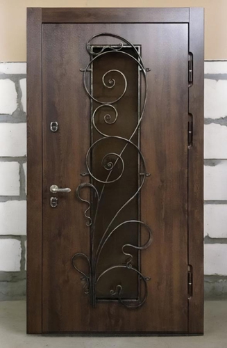 Дверь узорчатой ковкой