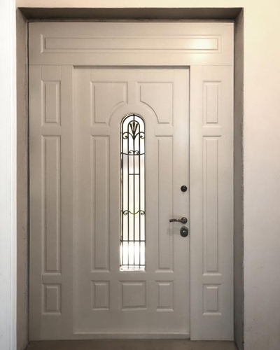 Внутренняя сторона парадной двери