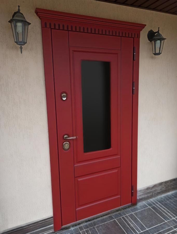 Дверь со стеклом и карнизом Дверь со стеклом и карнизом