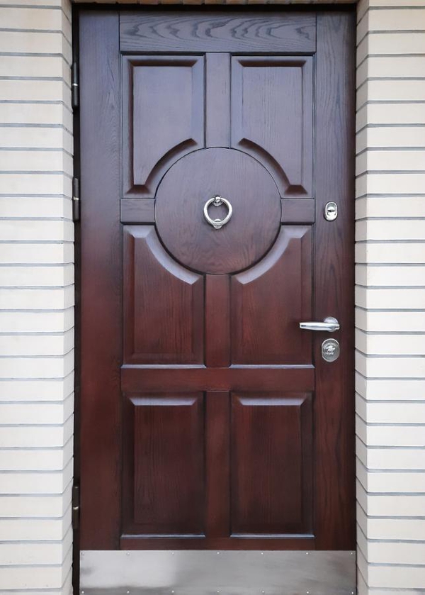 С кнокером и нержавеющим отбойником С кнокером и нержавеющим отбойником