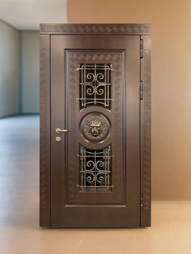 Со львом в центре