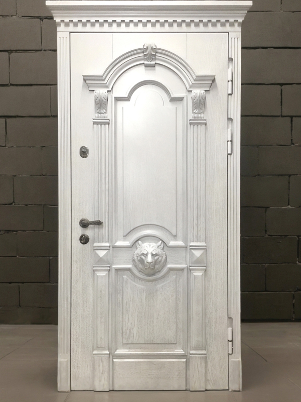 Белая дверь с резьбой Белая дверь с резьбой