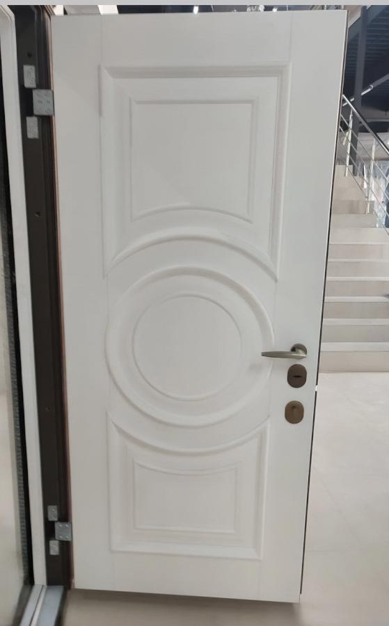 Внутренняя сторона двери Внутренняя сторона двери