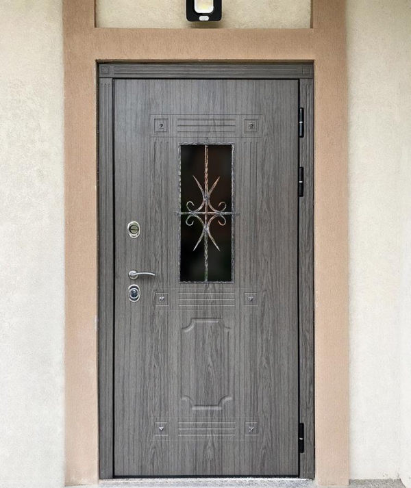 Входная дверь с остеклением Входная дверь с остеклением