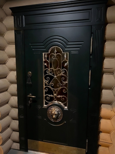 С карнизом и отбойником