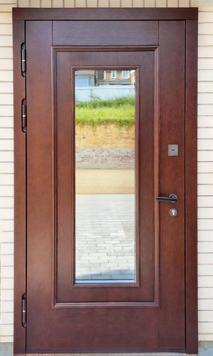 Дверь с большим стеклом