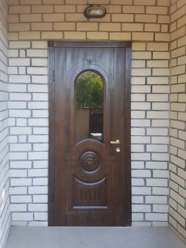 Уличная дверь со стеклом Уличная дверь со стеклом