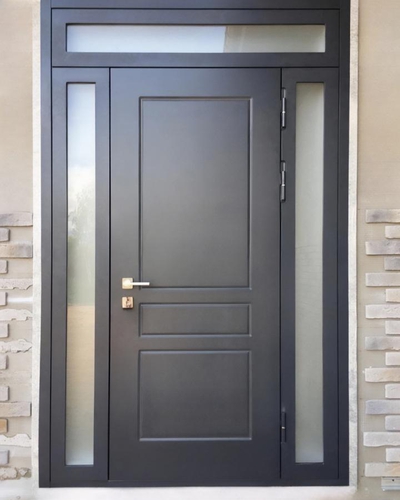 Дверь с остеклением по бокам