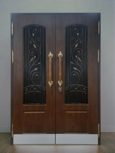 Двустворчатая дверь с ковкой