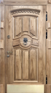 Стальная дверь с терморазрывом, кнокером и отбойником (массив с резьбой) Стальная дверь с терморазрывом, кнокером и отбойником (массив с резьбой)