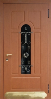 Остеклённая металлическая термодверь с латунным отбойником, ковкой и стеклом (плиты МДФ) Остеклённая металлическая термодверь с латунным отбойником, ковкой и стеклом (плиты МДФ)