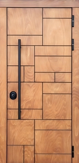 Стальная уличная термодверь с панелями МДФ шпон и длинной черной ручкой-рейлингом Стальная уличная термодверь с панелями МДФ шпон и длинной черной ручкой-рейлингом